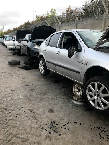 Aperçu des activités de la casse automobile NAVILLOD PERE ET FILS située à GOUSSAINVILLE (95190)
